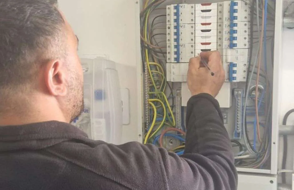 Electrical inspection of a domestic consumer unit